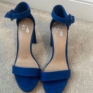 Blue heels size 8 1/2
